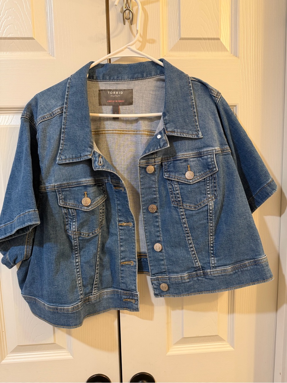 torrid Blue Short-Sleeve Cropped Denim Jacket